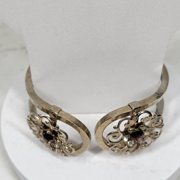 Vintage Garnet Rhinestones Cuff Bracelet Silver Tone Spring Hinged Closure - Picture 4 of 15